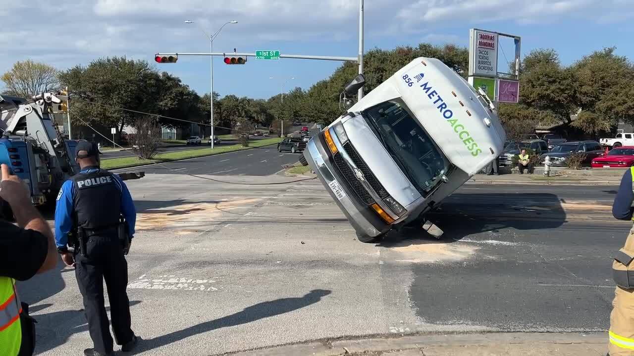CapMetro vehicle rolled over in south Austin Wednesday – KXAN Austin